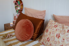 Load image into Gallery viewer, Gingerbread Mulberry Silk Pillowcase
