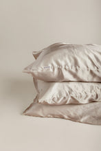 Load image into Gallery viewer, Caramel Mulberry Silk Pillowcase
