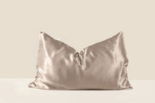 Load image into Gallery viewer, Caramel Mulberry Silk Pillowcase
